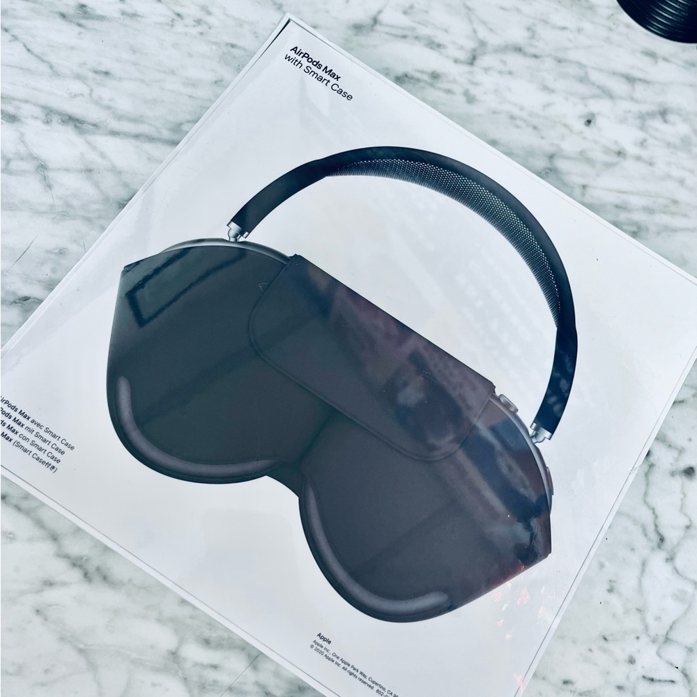 Apple AirPods Max with Smart Case in Space Gray